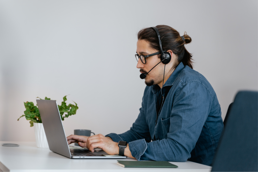 Call center worker answers chat queries